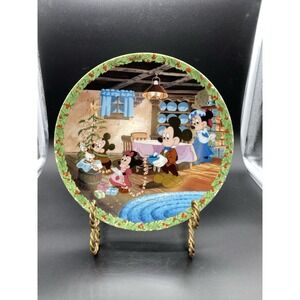 Knowles Disney Collector Plate "A Cozy Christmas" Mickey's Christmas Carol